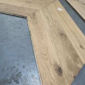 Restpartij | Hongaarse punt 12x60 | 49m2 | 60 graden | Afgewerkt